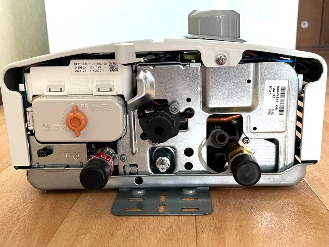 【美品】Rinnai 瞬間湯沸器 都市ガス 元止め式 2024年製 防熱カバー付