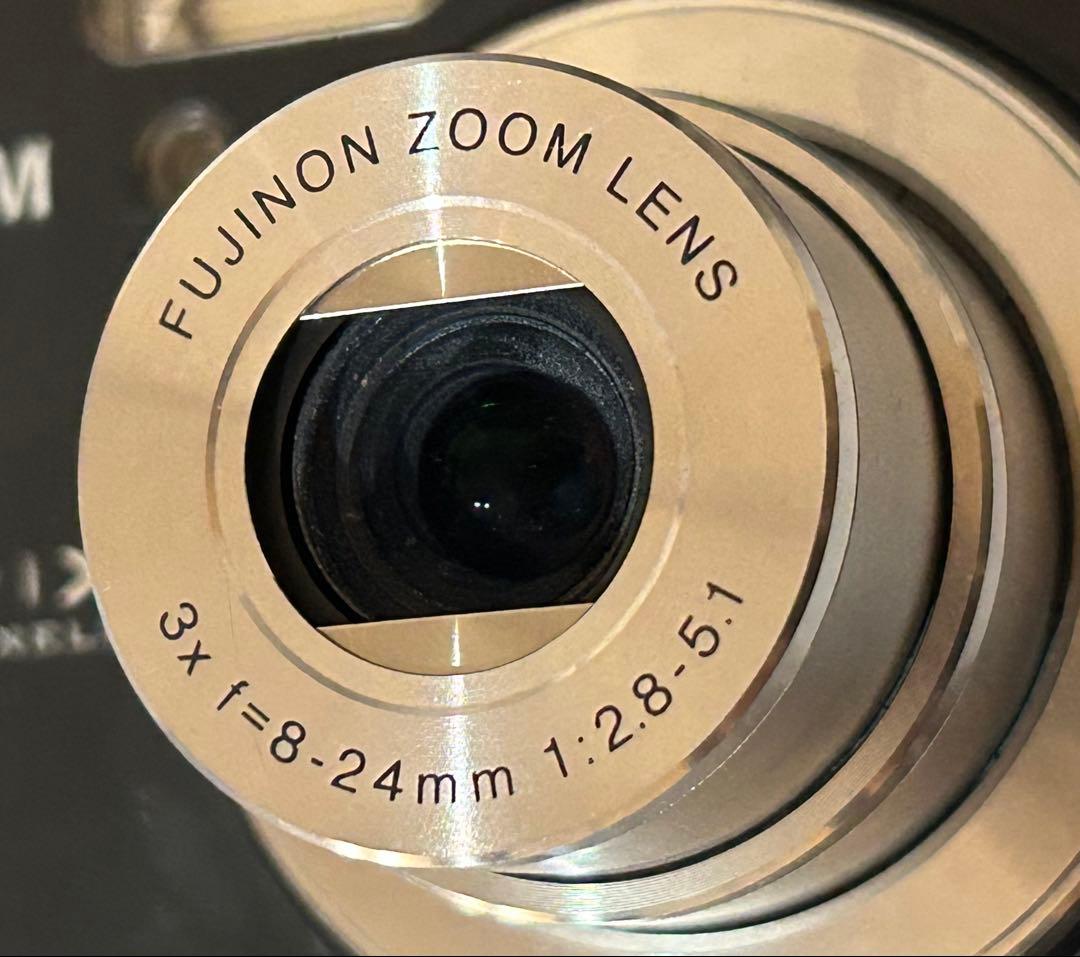 FUJIFILM 【FINEPIX F50fd】12.0メガピクセル コンデジ