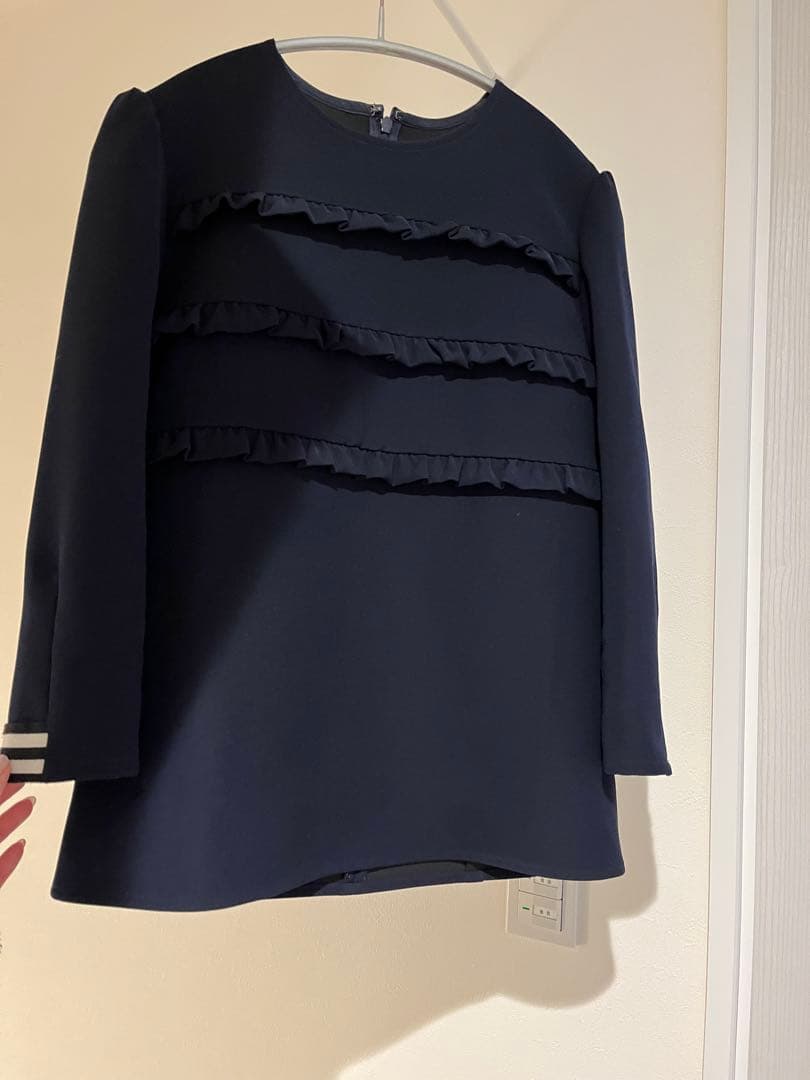 【ボーダーズアットバルコニー】ネイビーフリル長袖トップス