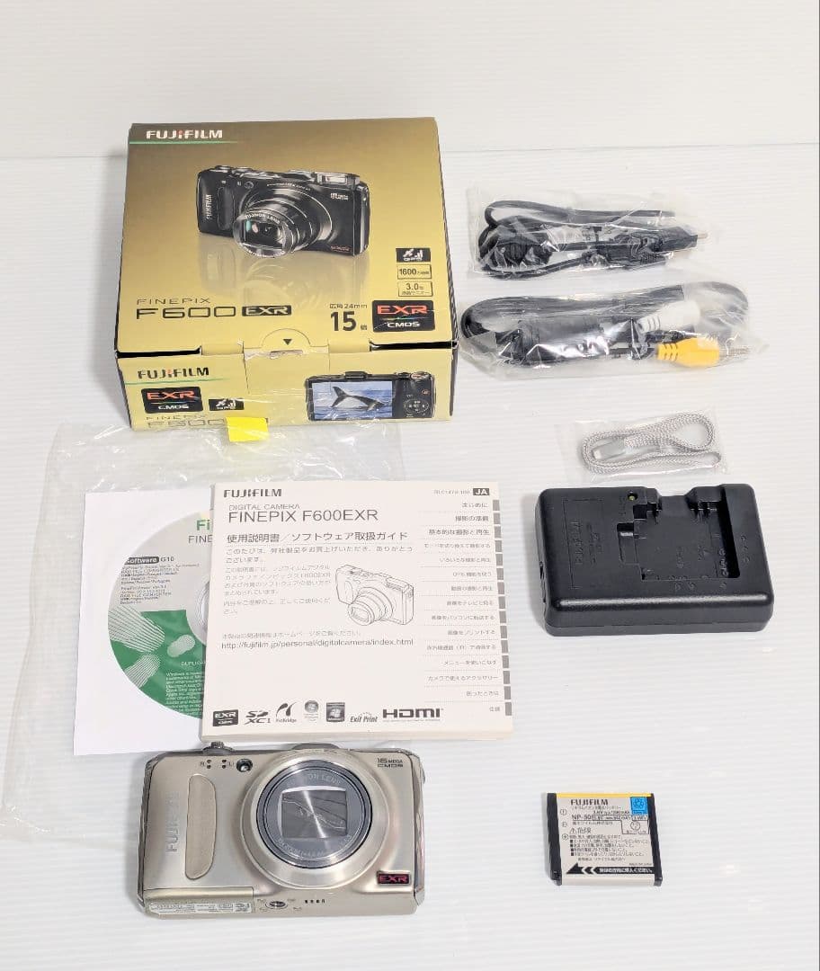 FUJIFILM F600EXR 富士フイルム　デジタルカメラ　ゴールド