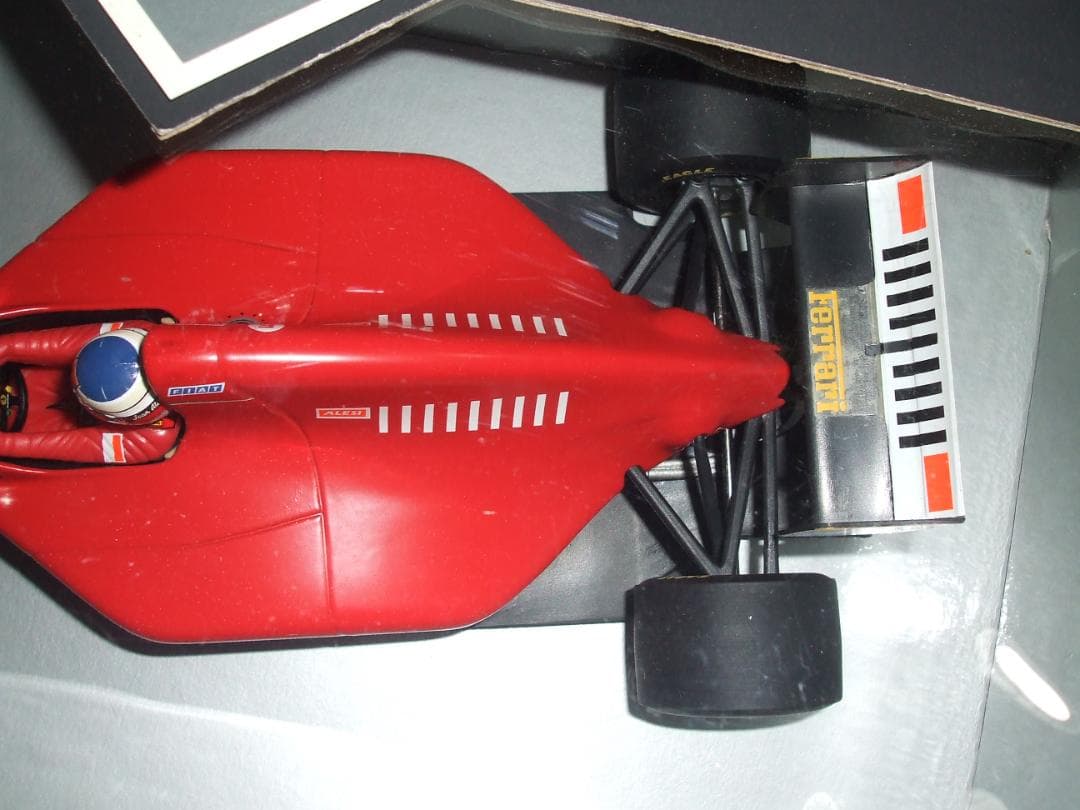 ミニチャンプス　１／１８　フェラーリ　４１２　T1　ジャン・アレジ　＃２７