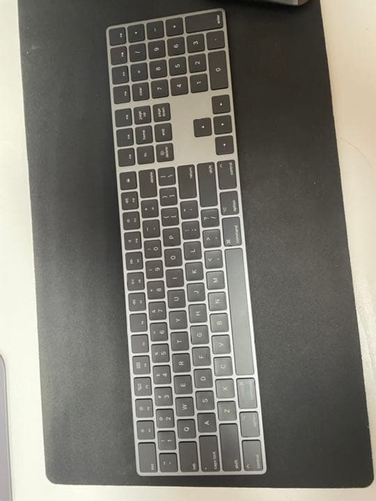 ゆ*う様 iMac Pro 8コア 32GBメモリ 1TB SSD Vega 5