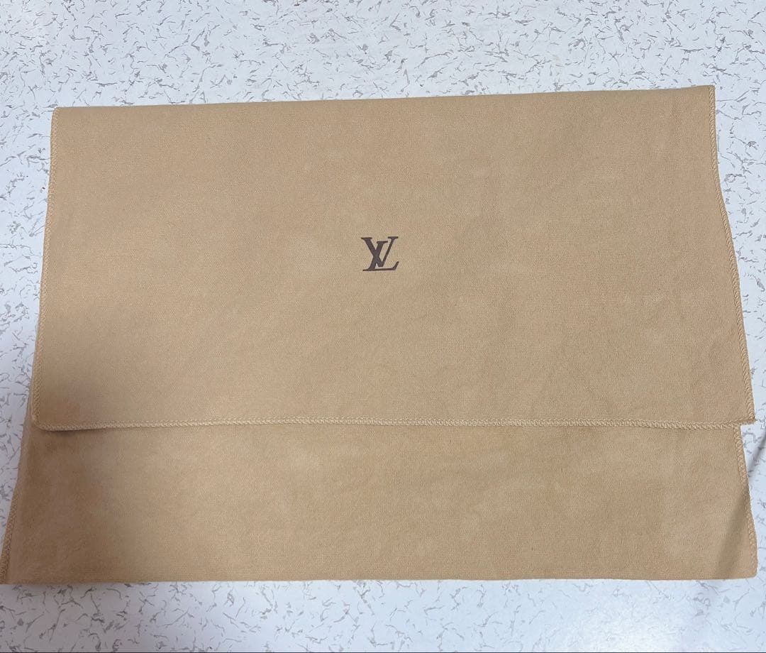 Louis Viutton エピ バッグ 黒