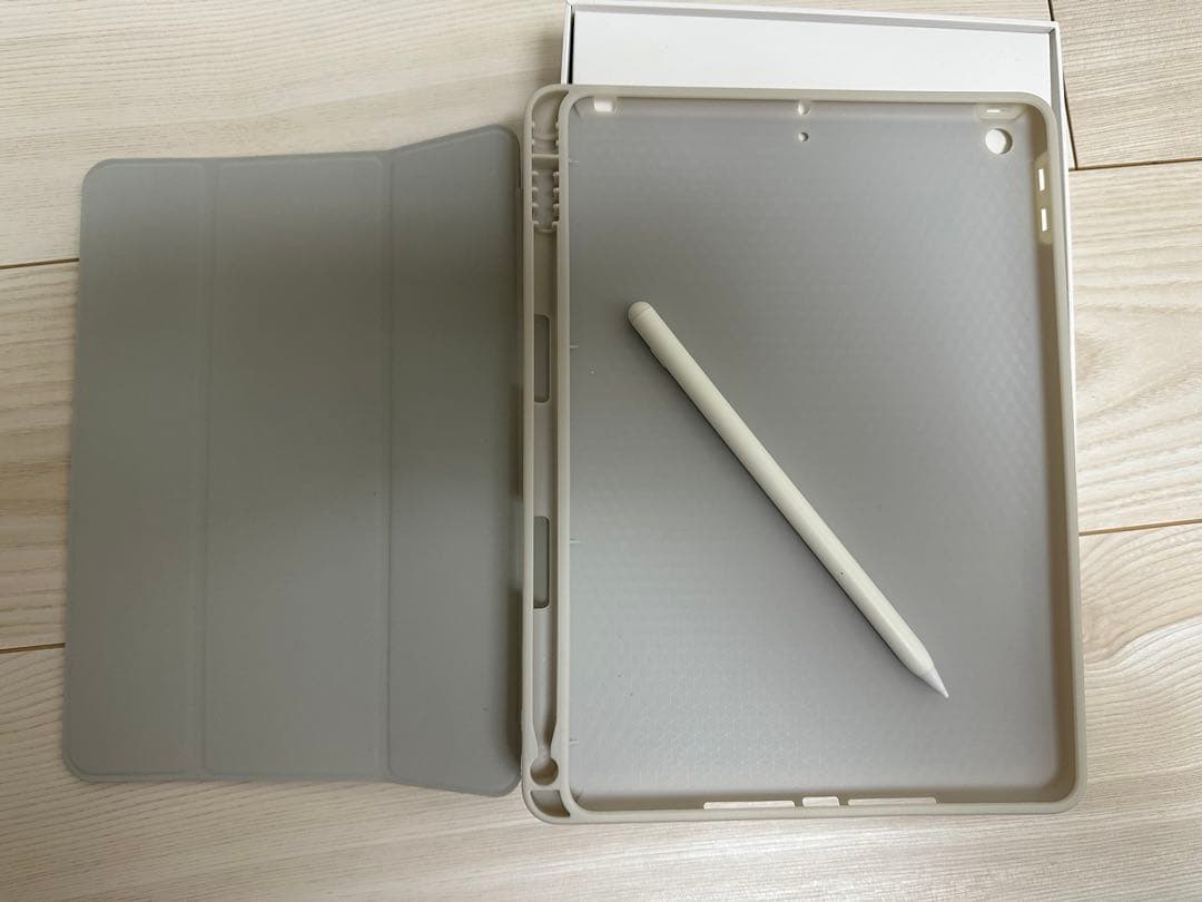 Apple iPad シルバー 本体 充電器付き