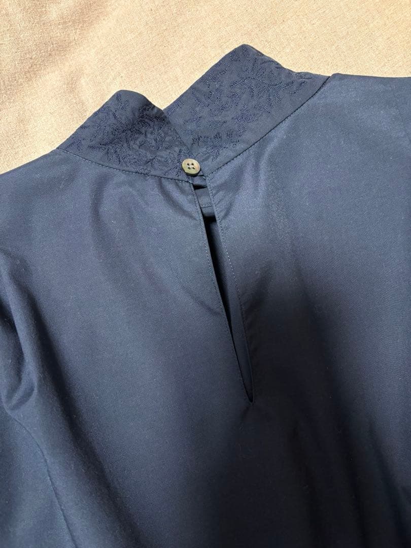 deres blooming embroidery blouse ネイビー　刺繍