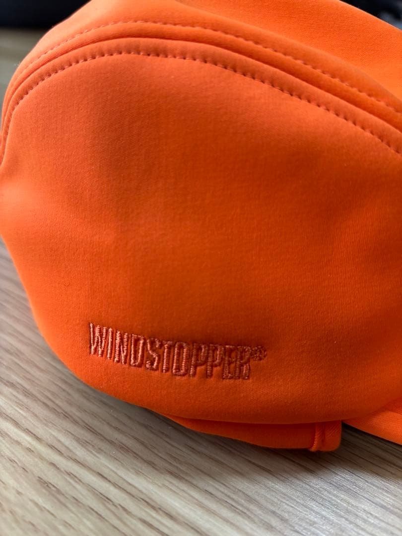 防寒　美品　Supreme オレンジ WINDSTOPPER® キャップ