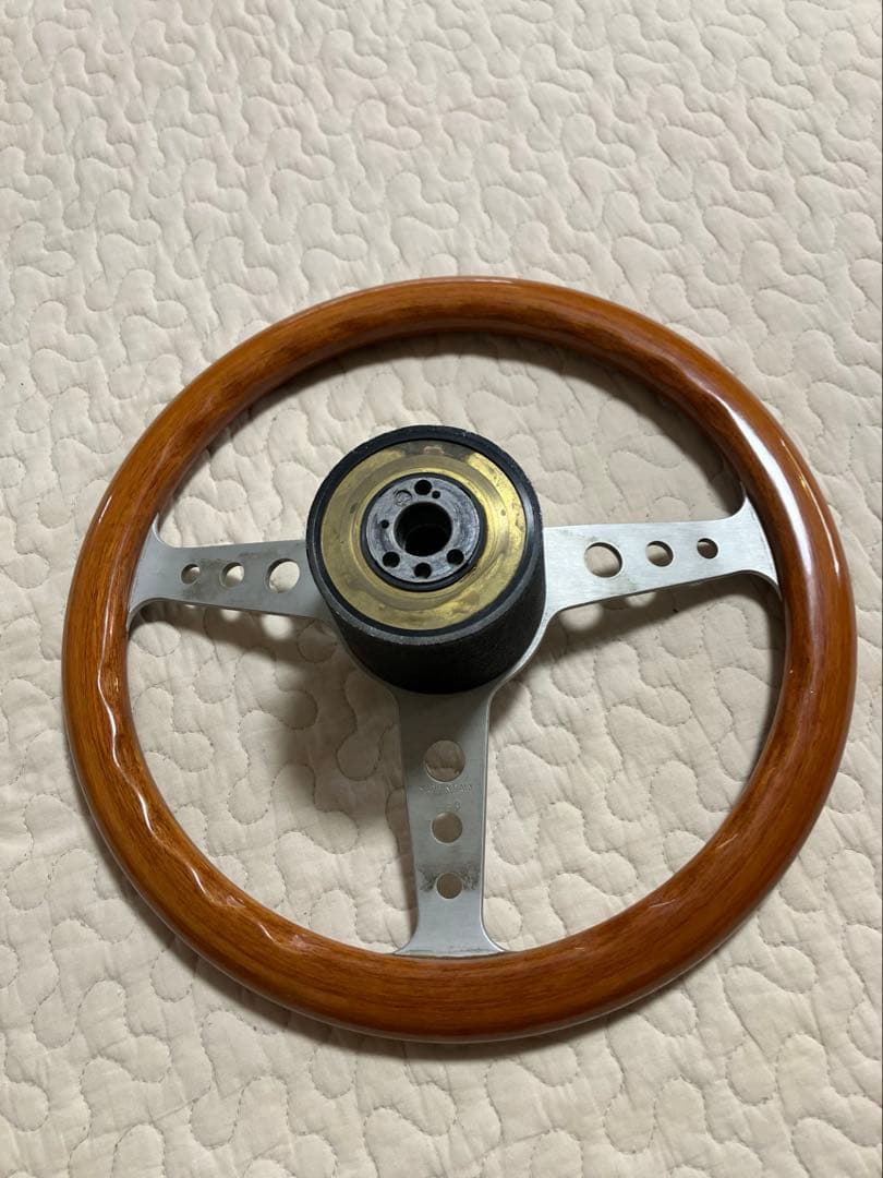 MOMO ステアリング　ハンドル