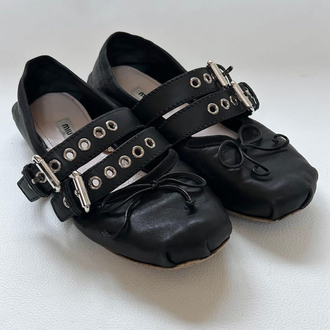 miumiu レザー バレリーナ ベルト バレエシューズ ブラック