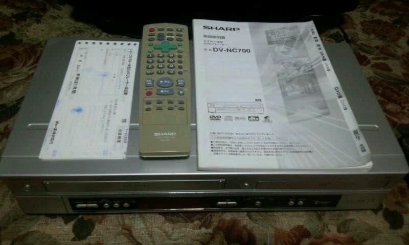 最終値下げ！SHARP　VHS ビデオデッキ 一体型DVDプレーヤー　オマケ付き