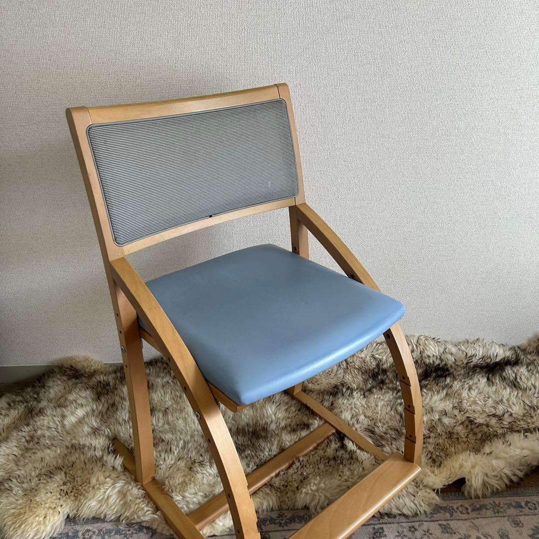 【送料込み/清掃済み】カリモク家具 キッズチェア 天然木 フローラルブルー