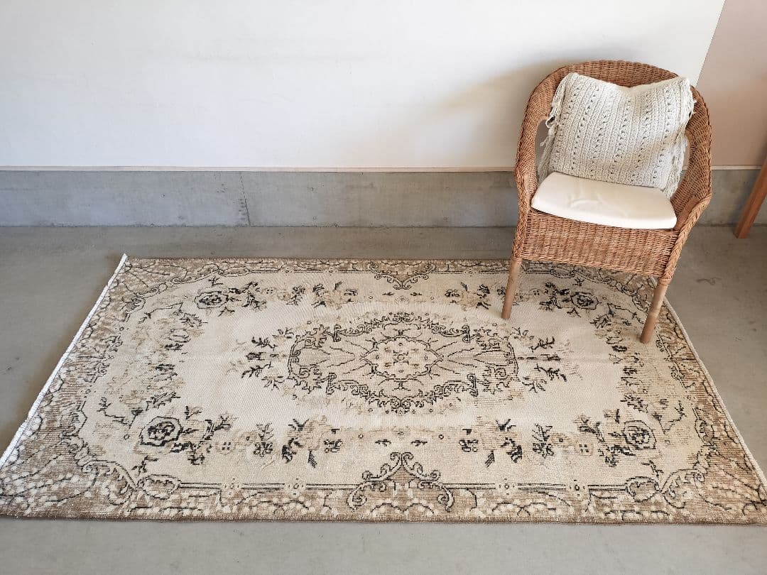 クリームとカフェオレブラウン　淡色ヴィンテージラグ 石田ゆり子さんNo.707