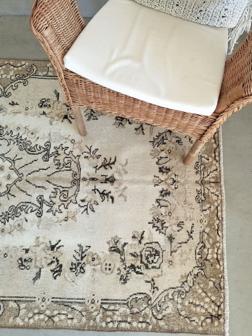 クリームとカフェオレブラウン　淡色ヴィンテージラグ 石田ゆり子さんNo.707