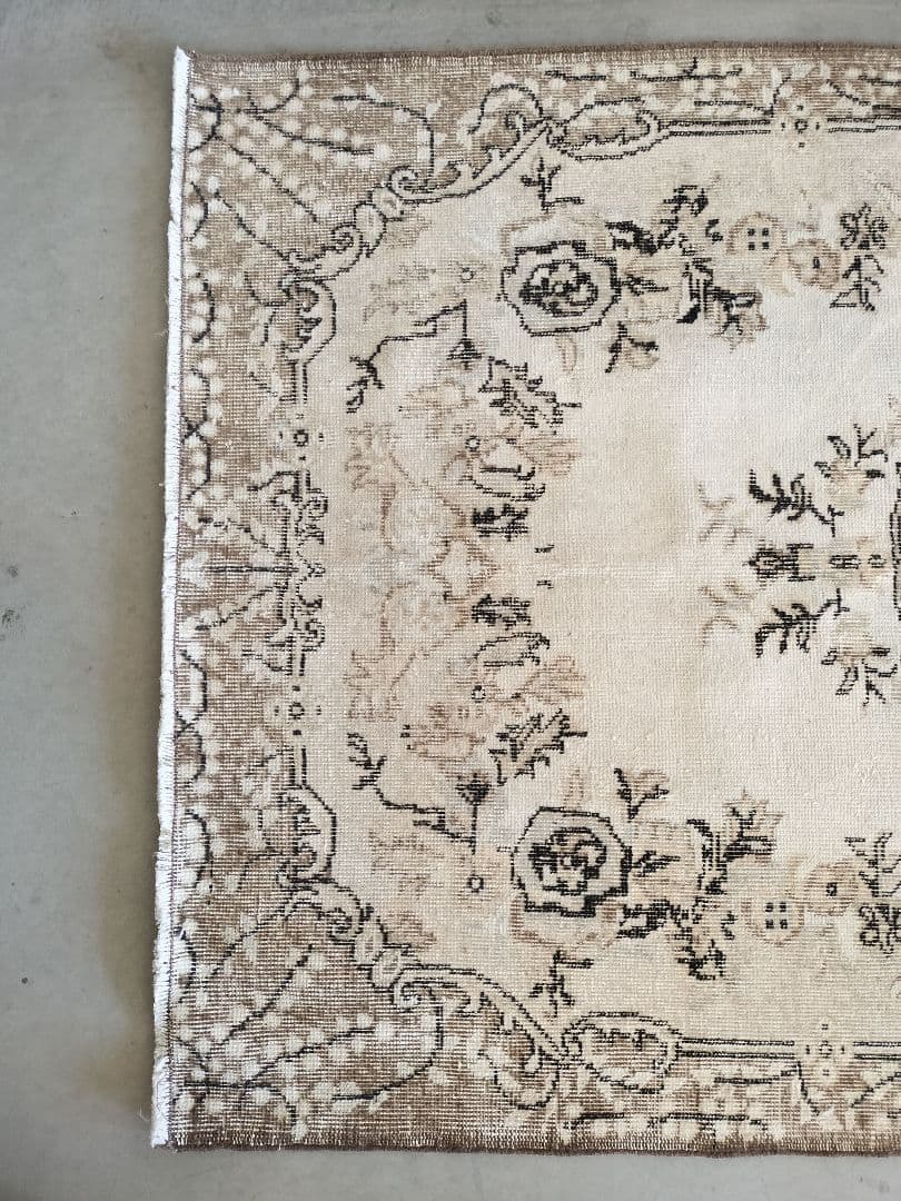 クリームとカフェオレブラウン　淡色ヴィンテージラグ 石田ゆり子さんNo.707