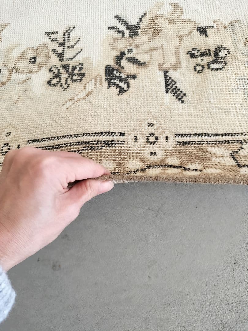 クリームとカフェオレブラウン　淡色ヴィンテージラグ 石田ゆり子さんNo.707