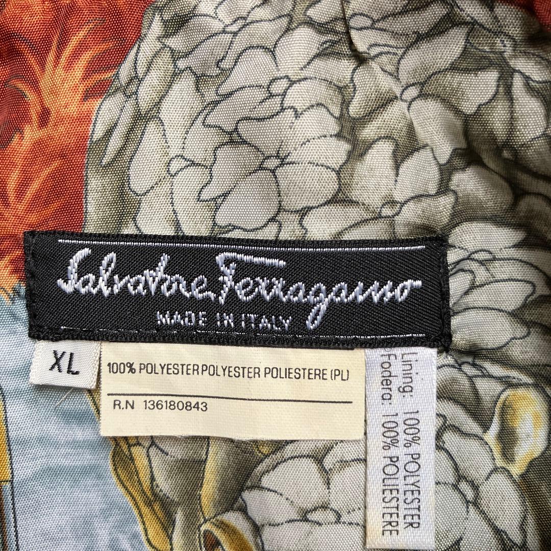 サルバト一レフェラガモ　上着