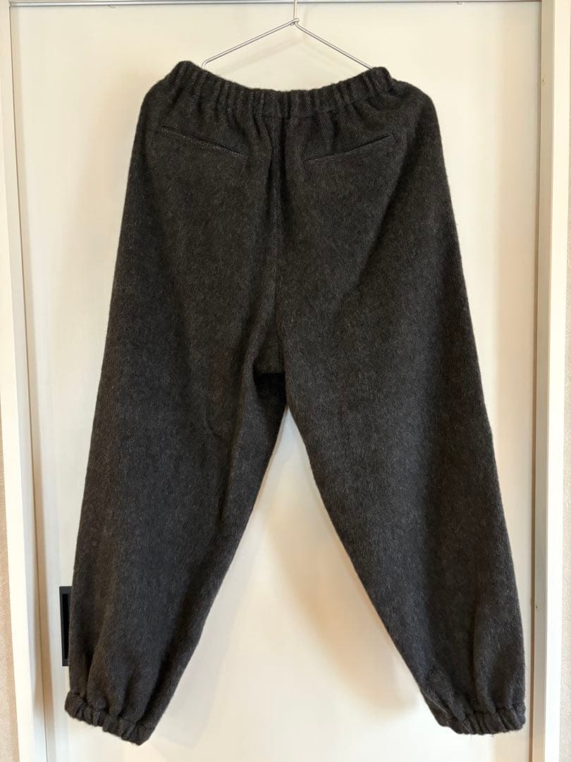 かぐれ　ウールシャギーパンツ　タグ付き試着のみ　チャコールグレー