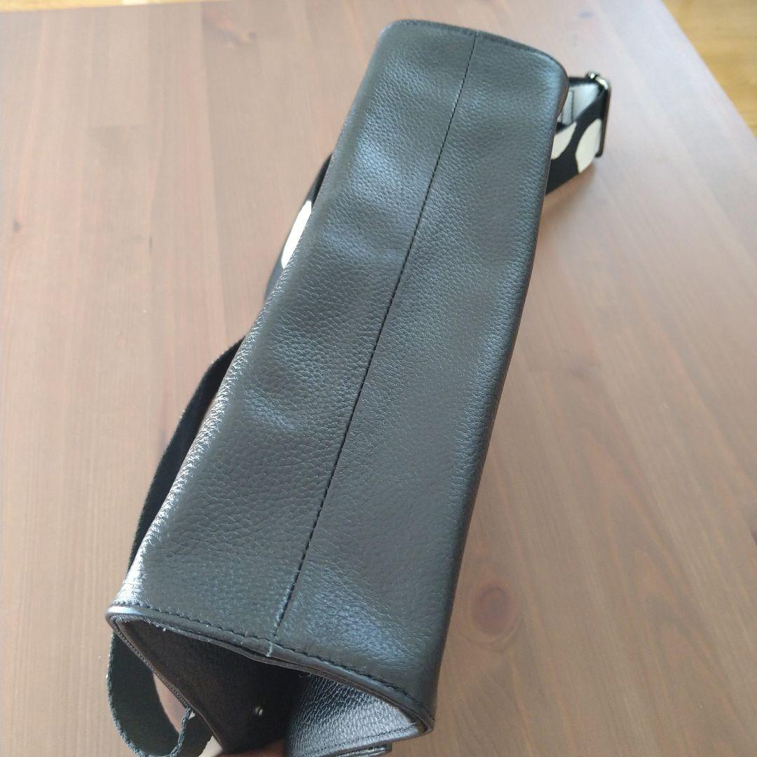 earPAPILLONNER 柄ワイドテープショルダーバック