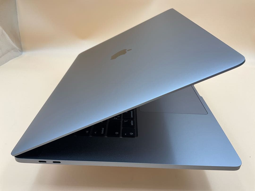 【美品】Macbook Pro 2019 16インチ i7 16GB / 1TB