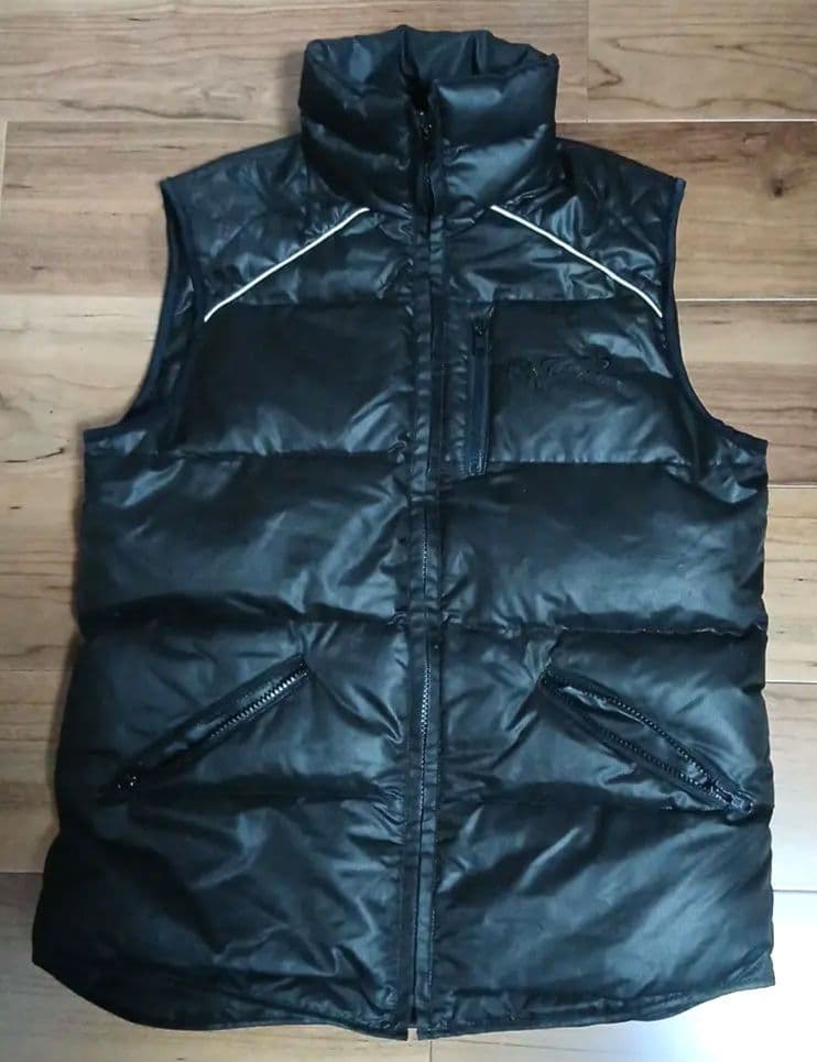 Celt and Cobra 黒ダウンベスト