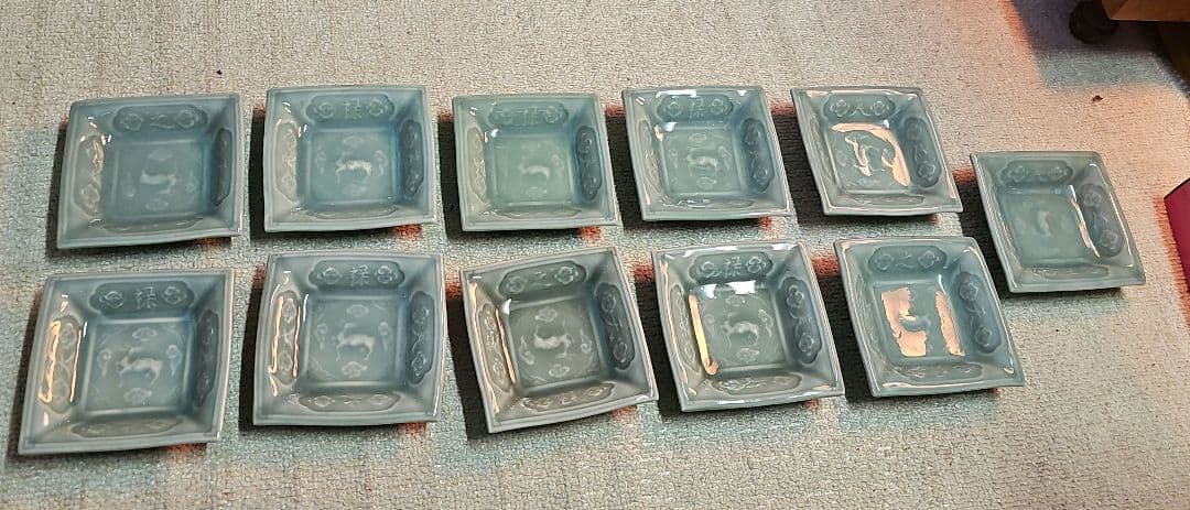 シ*ブ様 その2 江戸の蔵より 三田青磁 陽刻鹿と文字4角皿 美品 11客