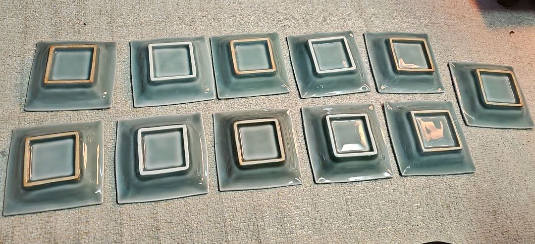 シ*ブ様 その2 江戸の蔵より 三田青磁 陽刻鹿と文字4角皿 美品 11客