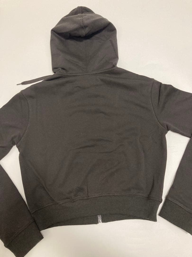 OPEN YY フリル付き黒パーカー