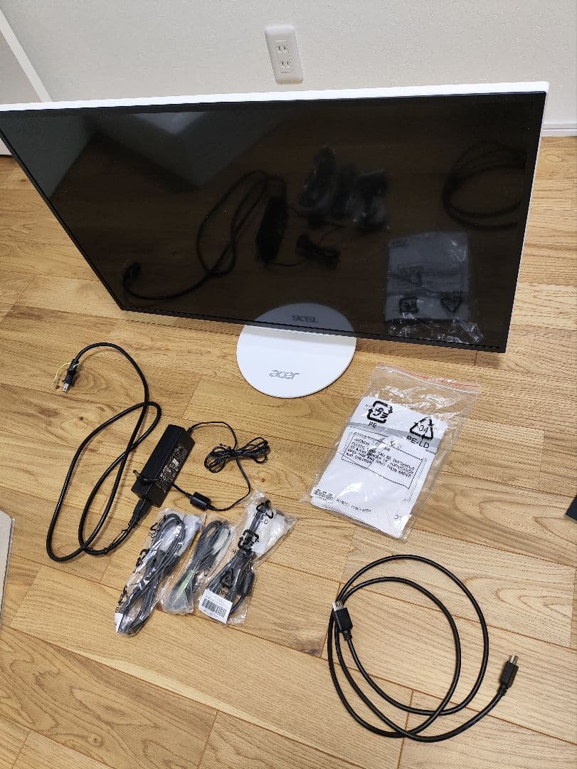 Acer ER320HQ 31.5インチモニター 5W x 2スピーカー内蔵