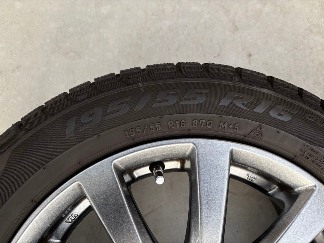 ラージャン様195/55 R16 スタッドレスタイヤ ホイールセット