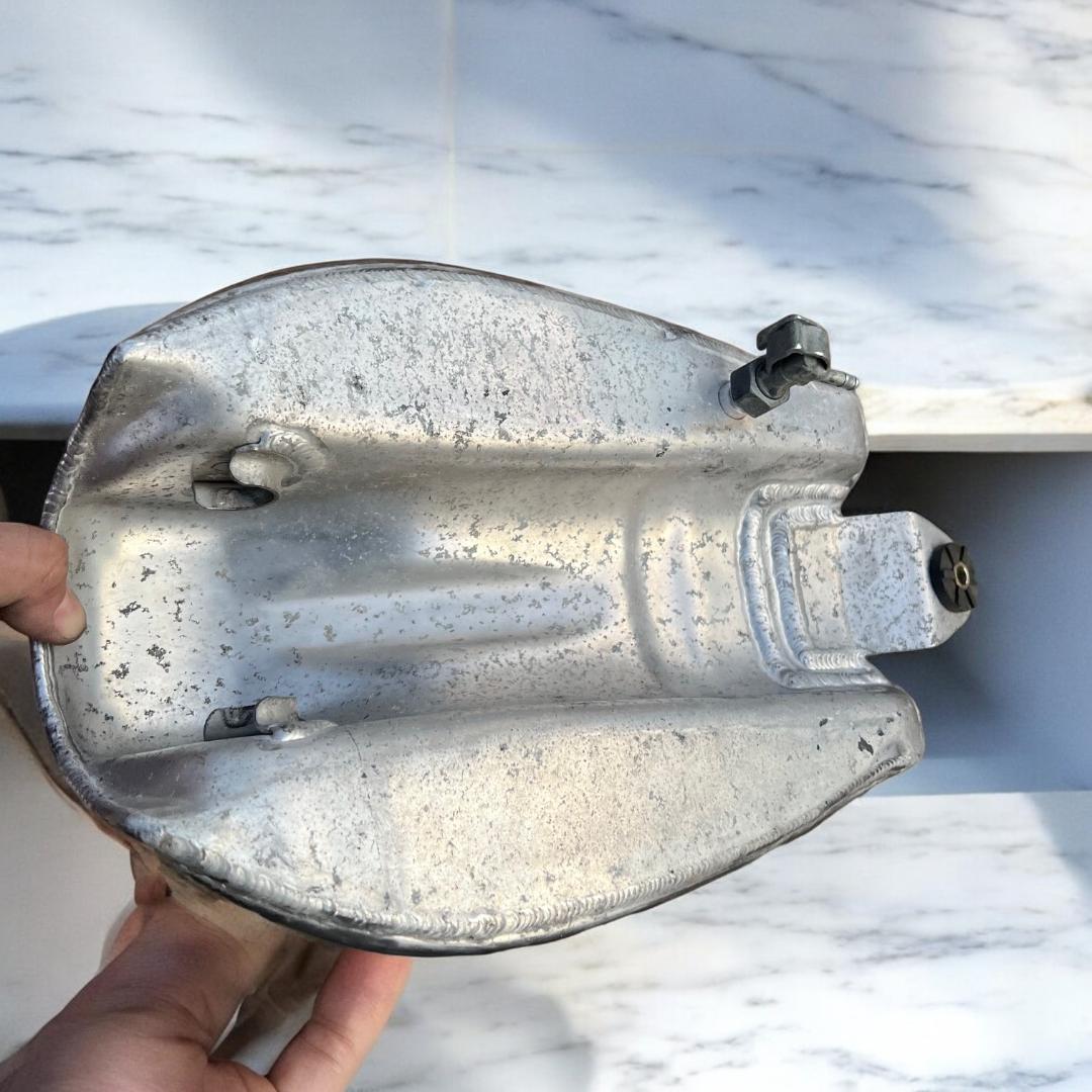 【送料無料】エイプ用　アルミタンク　ビッグシーダー　TW200にも使用可能