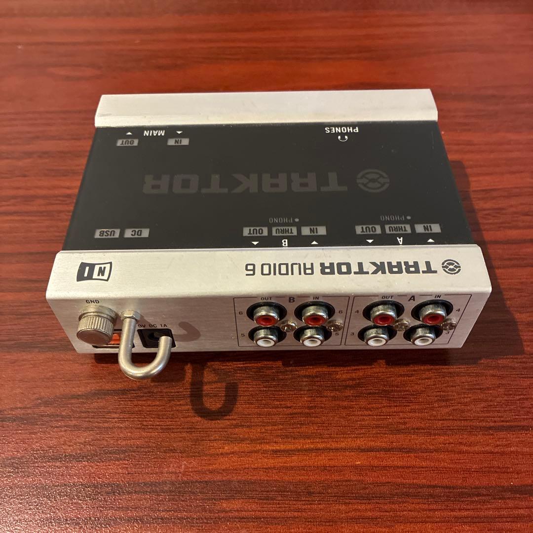 TRAKTOR AUDIO 6 DJオーディオインターフェース