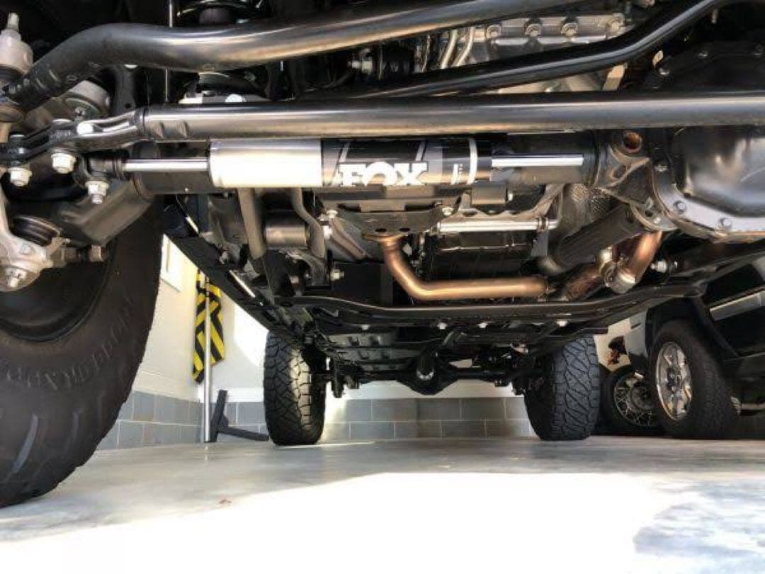 FOX ステアリングスタビライザー貫通式 2.0 TS ジープ　ラングラー