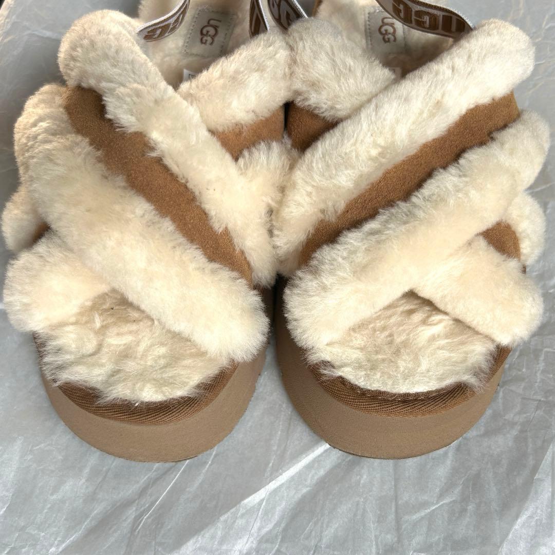UGG サンダル 24cmベージュ・ホワイト 1121550