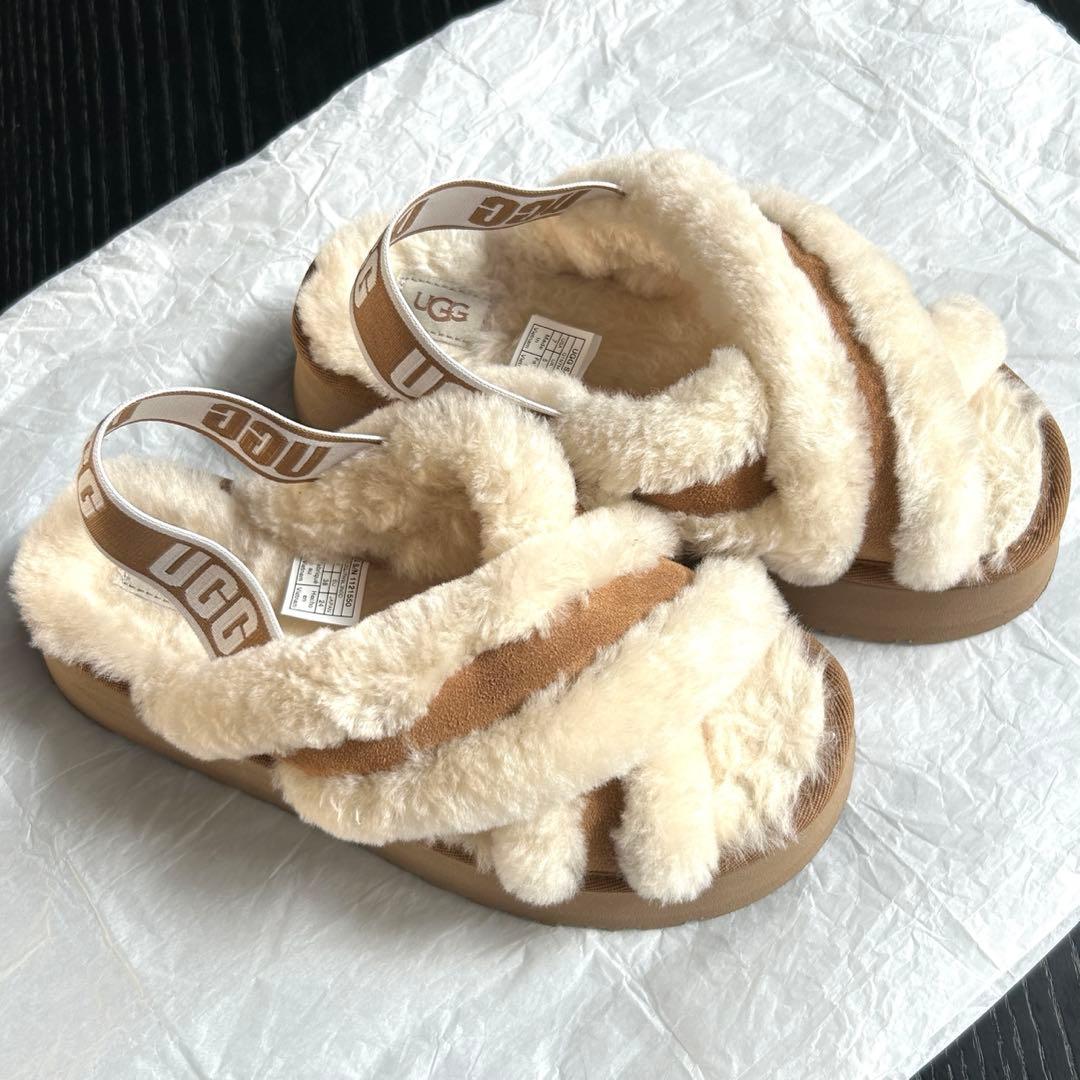 UGG サンダル 24cmベージュ・ホワイト 1121550