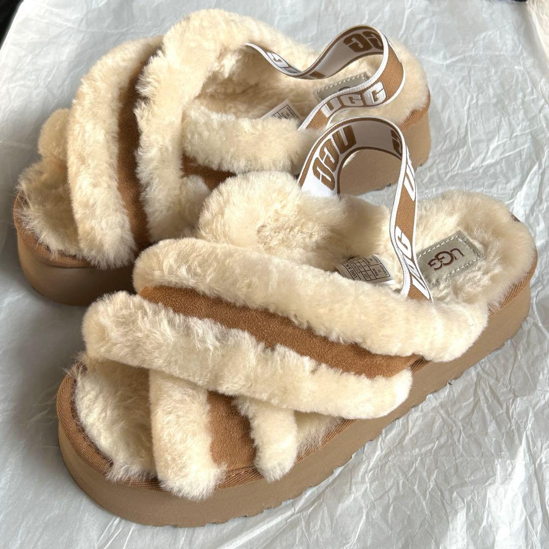 UGG サンダル 24cmベージュ・ホワイト 1121550