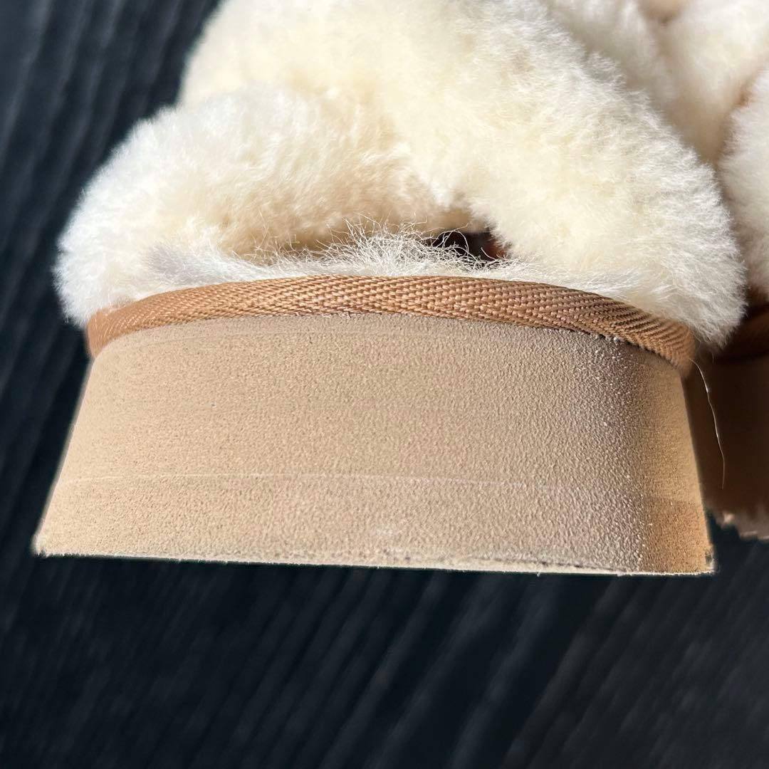 UGG サンダル 24cmベージュ・ホワイト 1121550
