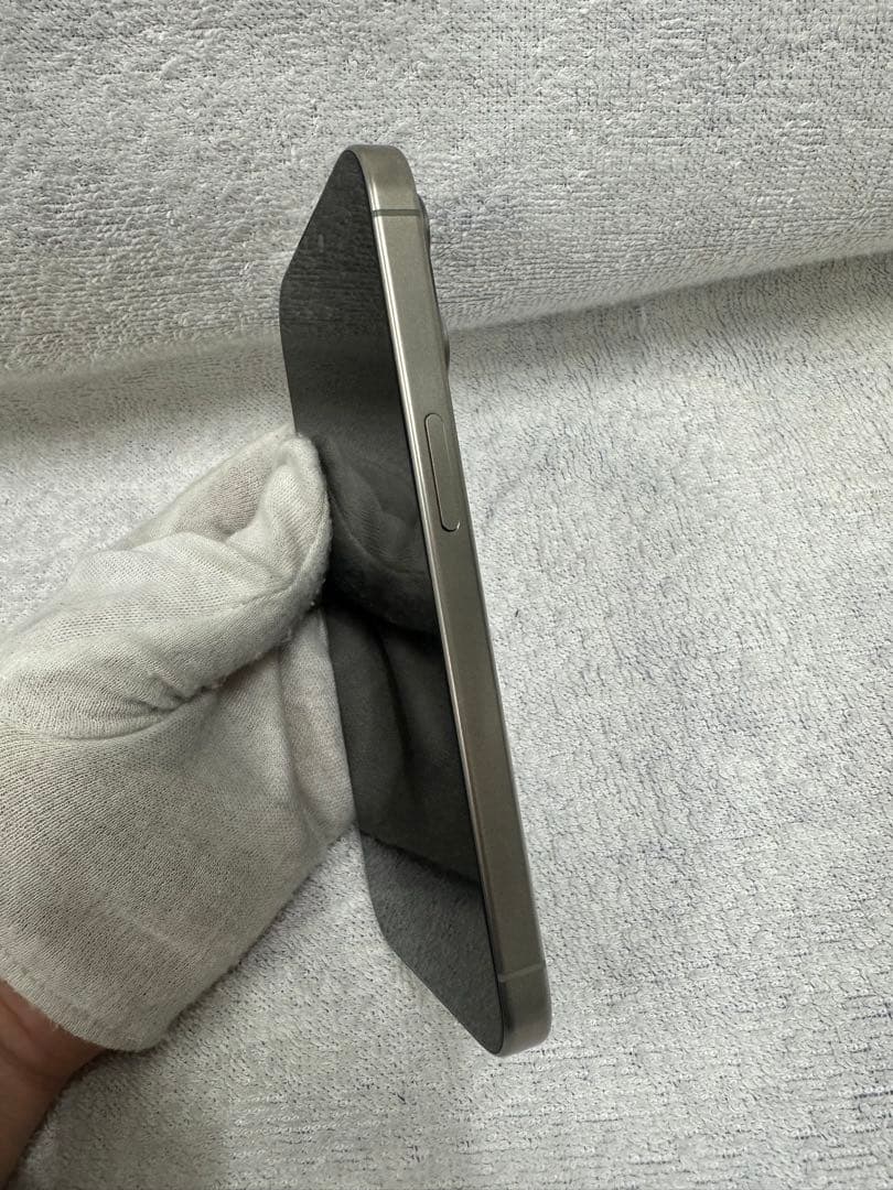 〒Apple Phone15 pro チタニウム　256GB SIMフリー