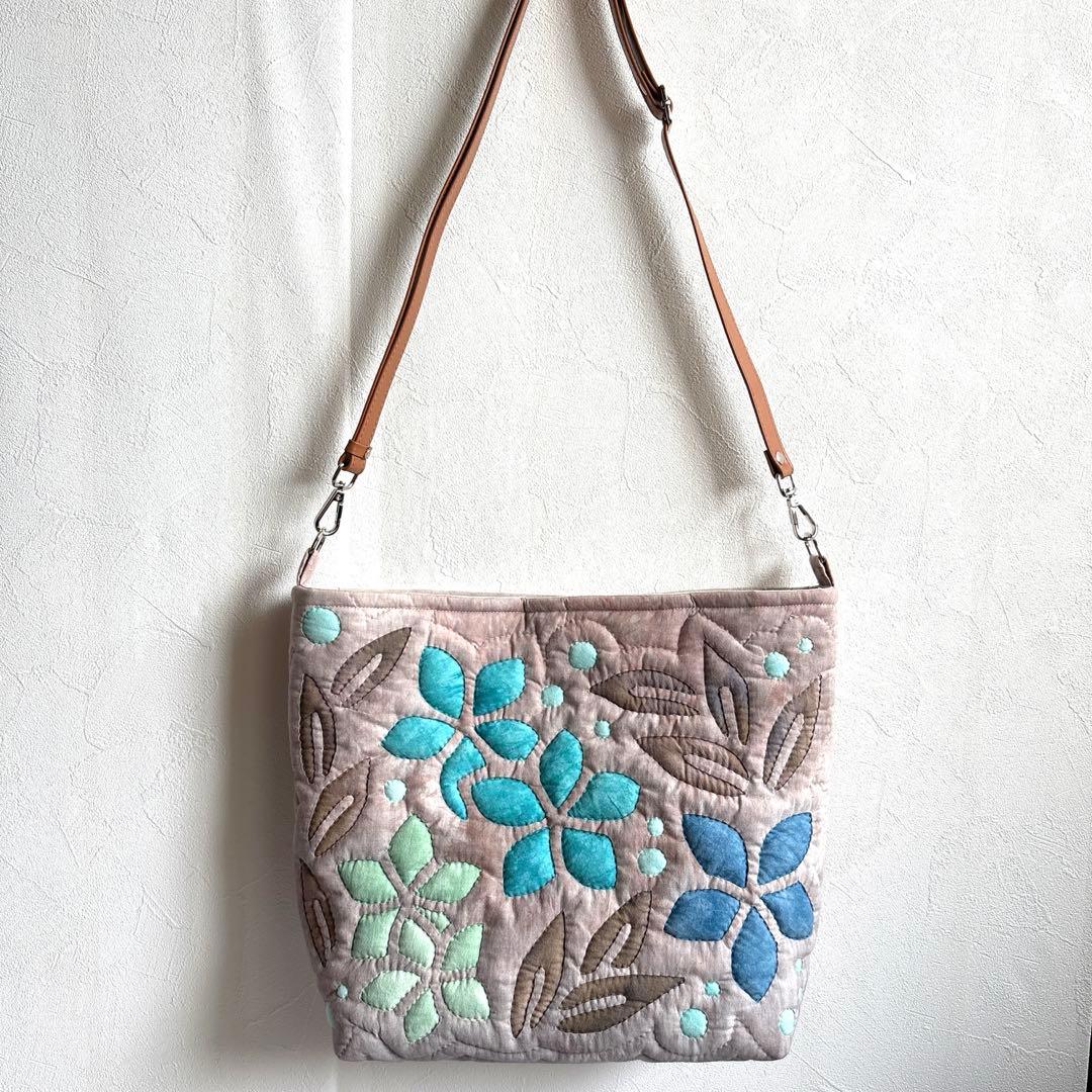 ハワイアンキルトバッグ　プルメリア　ハンドメイド　ショルダーバッグ