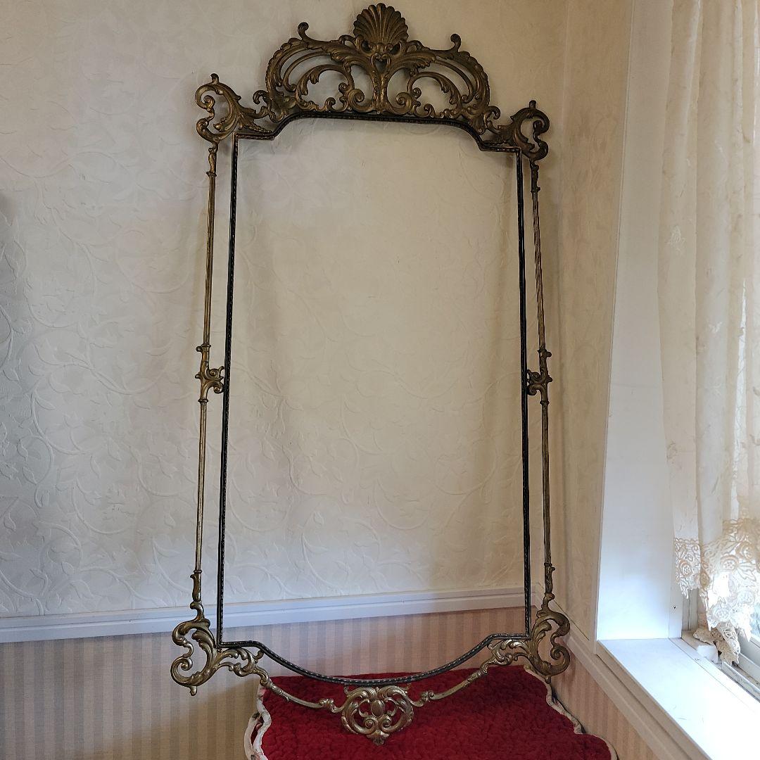 真鍮のアンティークフレーム　大型　イタリア製　フレームのみ　什器　ヴィンテージ