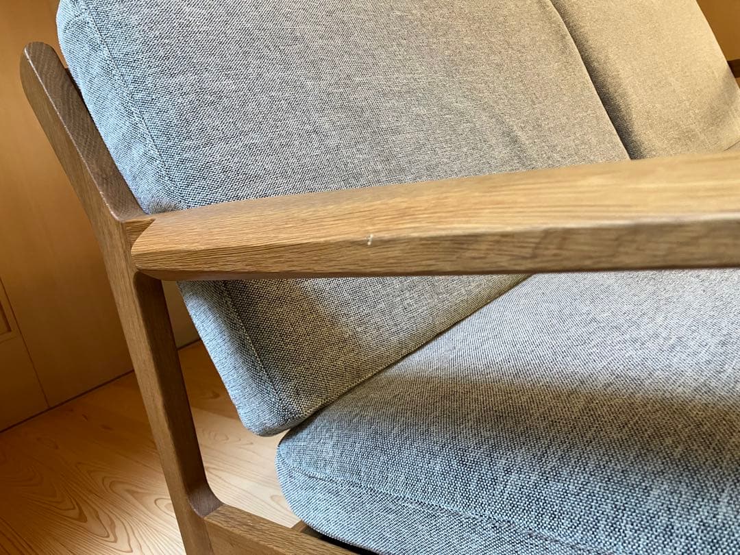 ３人掛けソファ　木製フレーム　無垢材　ナラ　オーク材　北欧デザイン　ビンテージ