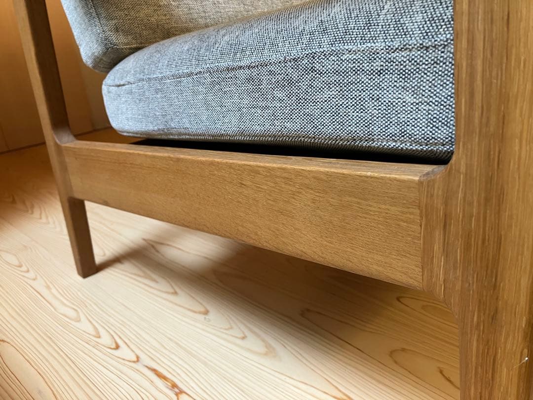 ３人掛けソファ　木製フレーム　無垢材　ナラ　オーク材　北欧デザイン　ビンテージ
