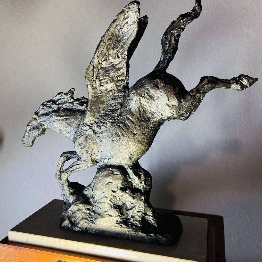 日本彫塑界巨匠 北村西望作 彫刻春駒に題す 洋銀製『春風 』台座付 馬 置き物