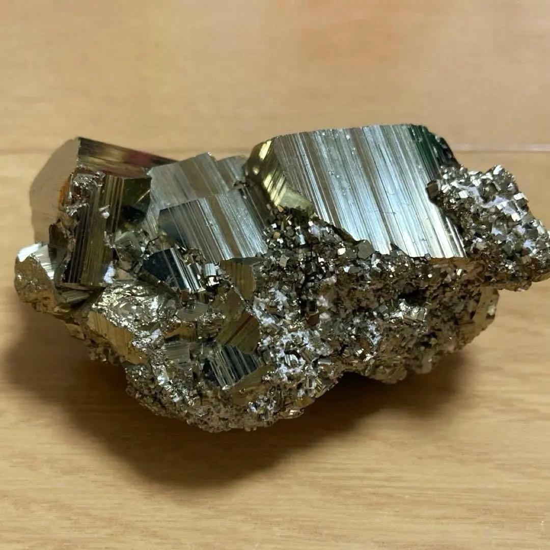 パイライト／ペルー　ラクラカンチャ鉱山産　CUBE型　クラスター原石