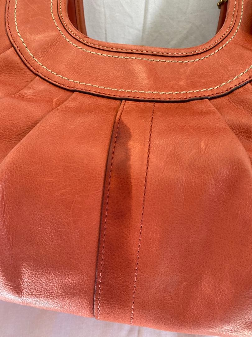 コーチ　オレンジ　エルゴレザープリーテッドフレームドサッチェル