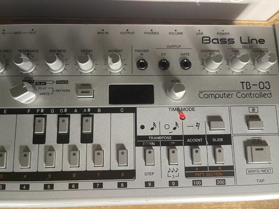 Roland TB-03 アナログシンセサイザー