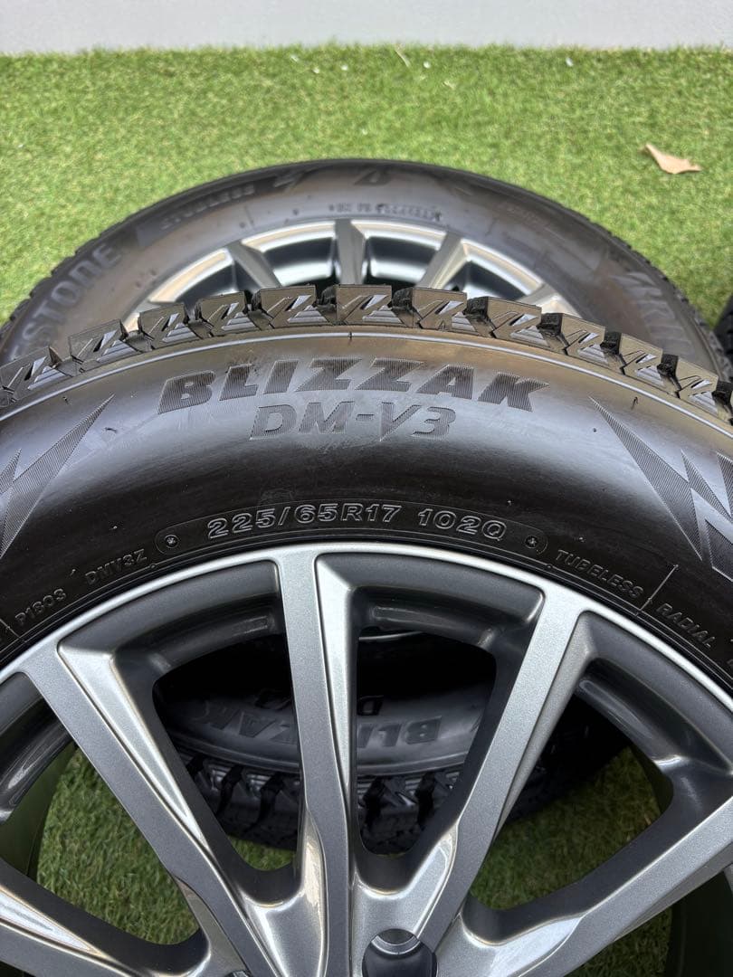 ブリヂストン スタッドレスタイヤBLIZZAK DM-V3 225/65R17