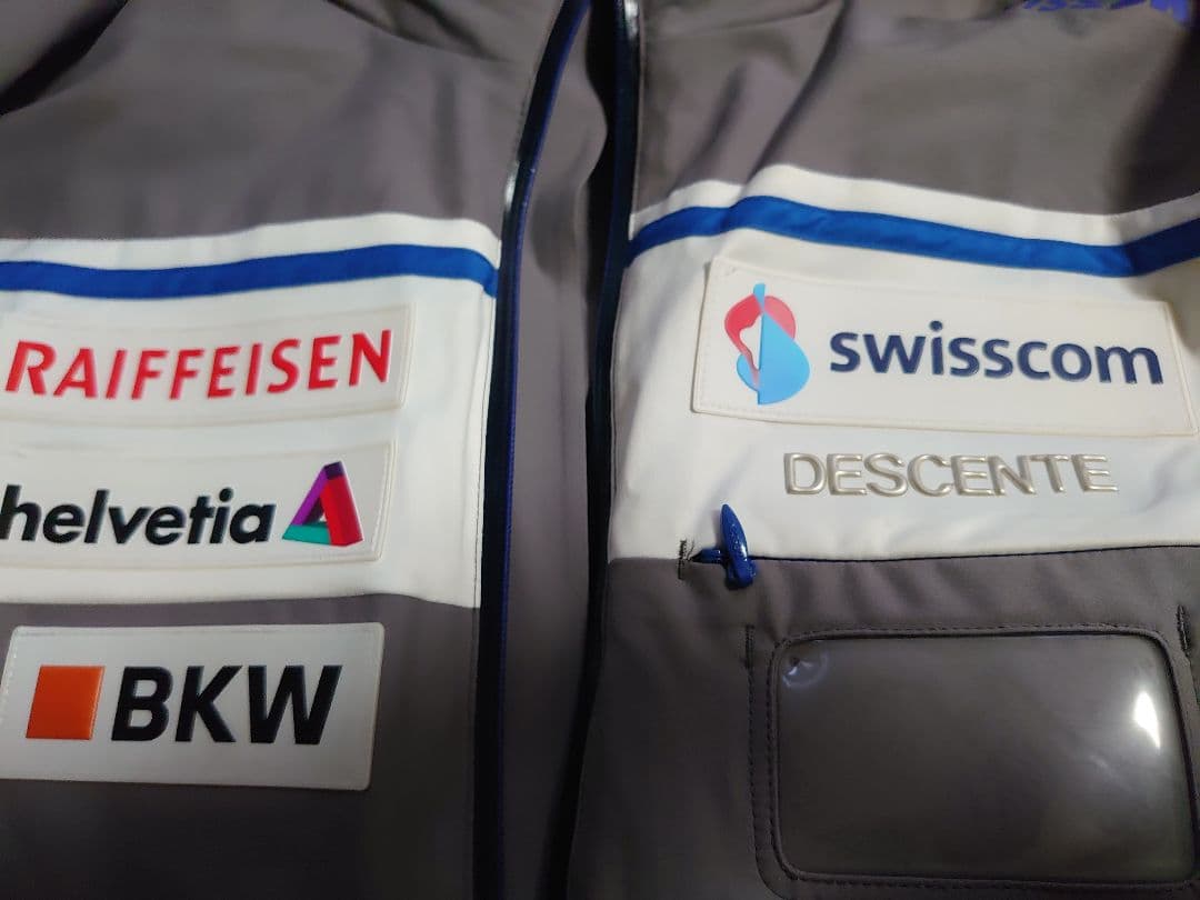 【本日最終 三連休特別値下】DESCENTE スキーウェア上下 スイスモデル