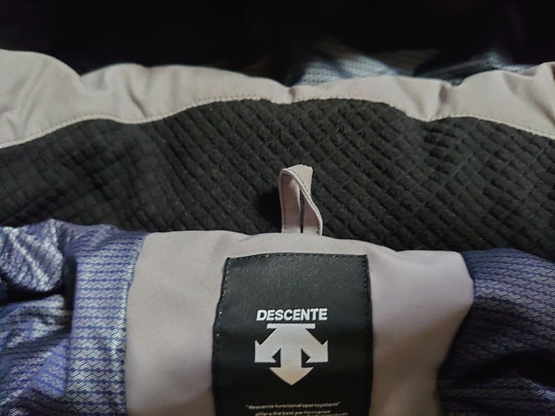 【本日最終 三連休特別値下】DESCENTE スキーウェア上下 スイスモデル