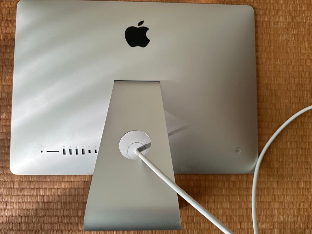 Macデスクトップ iMac 21.5 / 2.8QC 8GB 1TB FD Late 2015