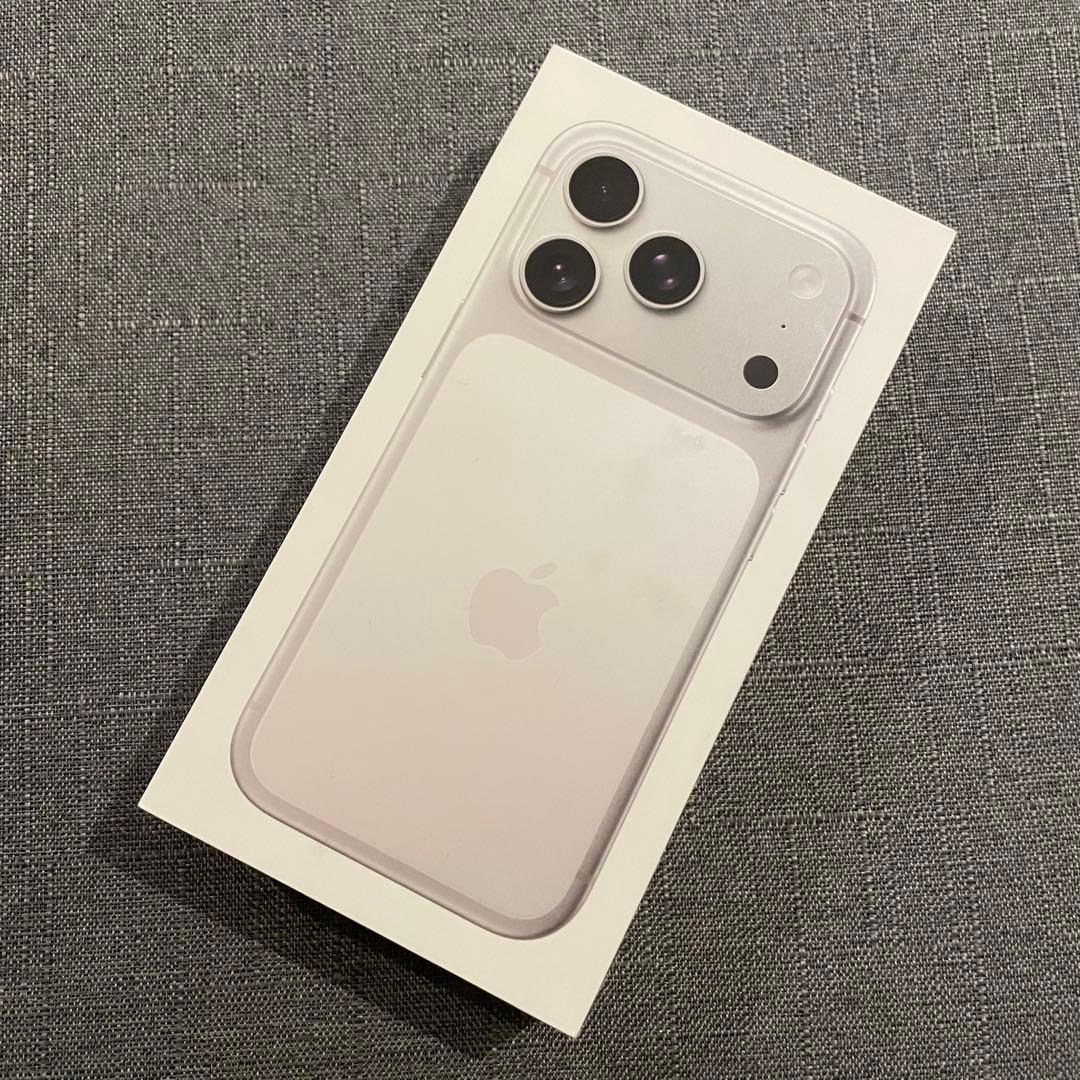 開封未使用アップル iPhone17 Pro 256GB シルバー