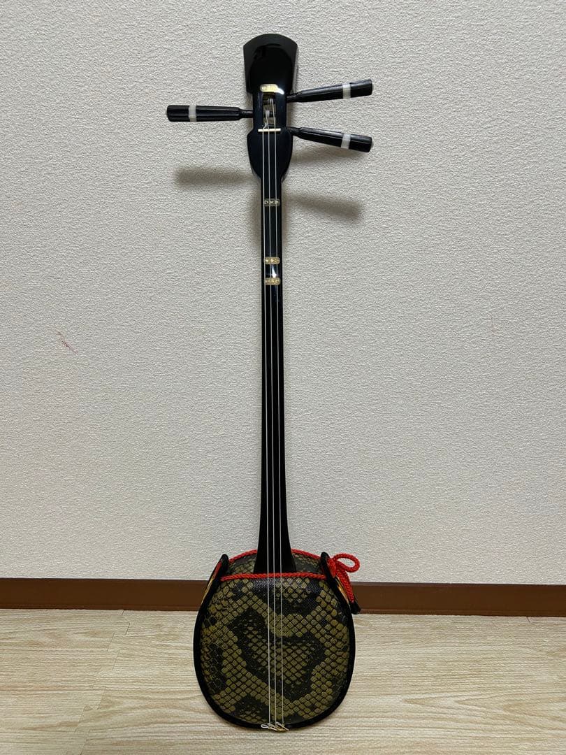 【美品】沖縄三線 人工皮 フィンガーピック・KORG(コルグ)チューナー付き